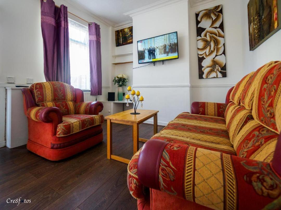 Stoke-on-Trent 12 Cornwallis Lodge Family Room 2 מראה חיצוני תמונה