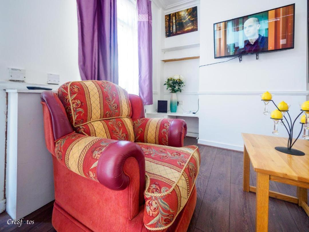 Stoke-on-Trent 12 Cornwallis Lodge Family Room 2 מראה חיצוני תמונה