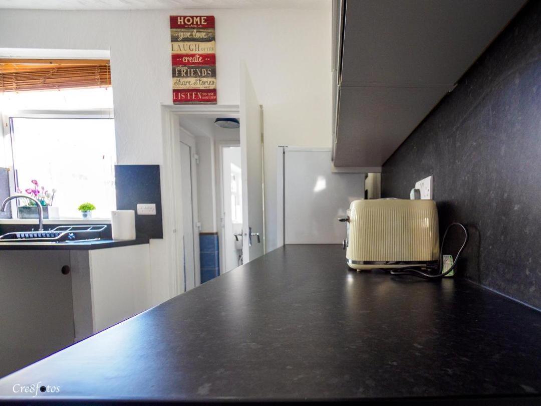 Stoke-on-Trent 12 Cornwallis Lodge Family Room 2 מראה חיצוני תמונה