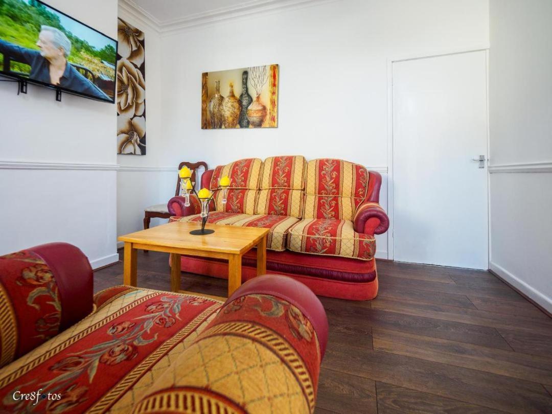 Stoke-on-Trent 12 Cornwallis Lodge Family Room 2 מראה חיצוני תמונה
