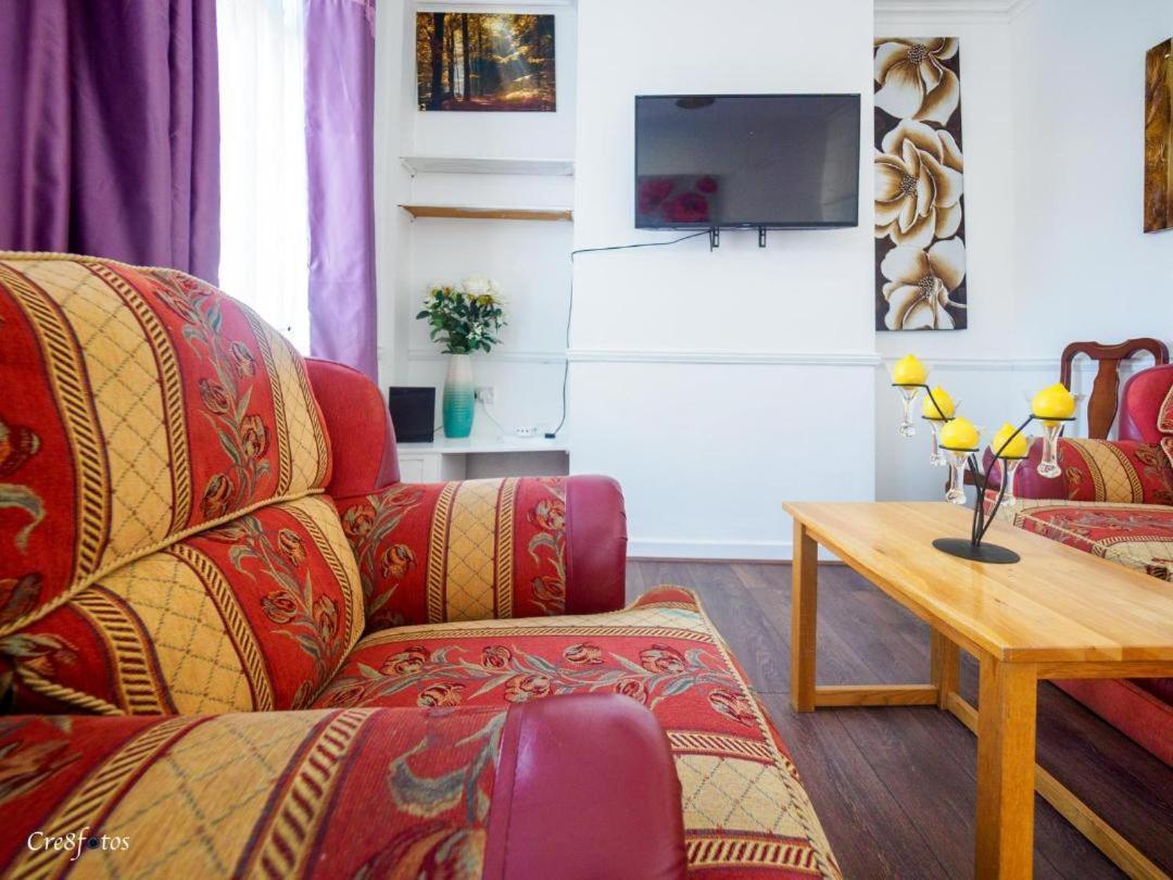 Stoke-on-Trent 12 Cornwallis Lodge Family Room 2 מראה חיצוני תמונה
