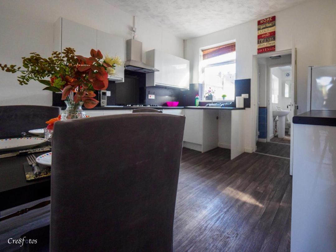 Stoke-on-Trent 12 Cornwallis Lodge Family Room 2 מראה חיצוני תמונה