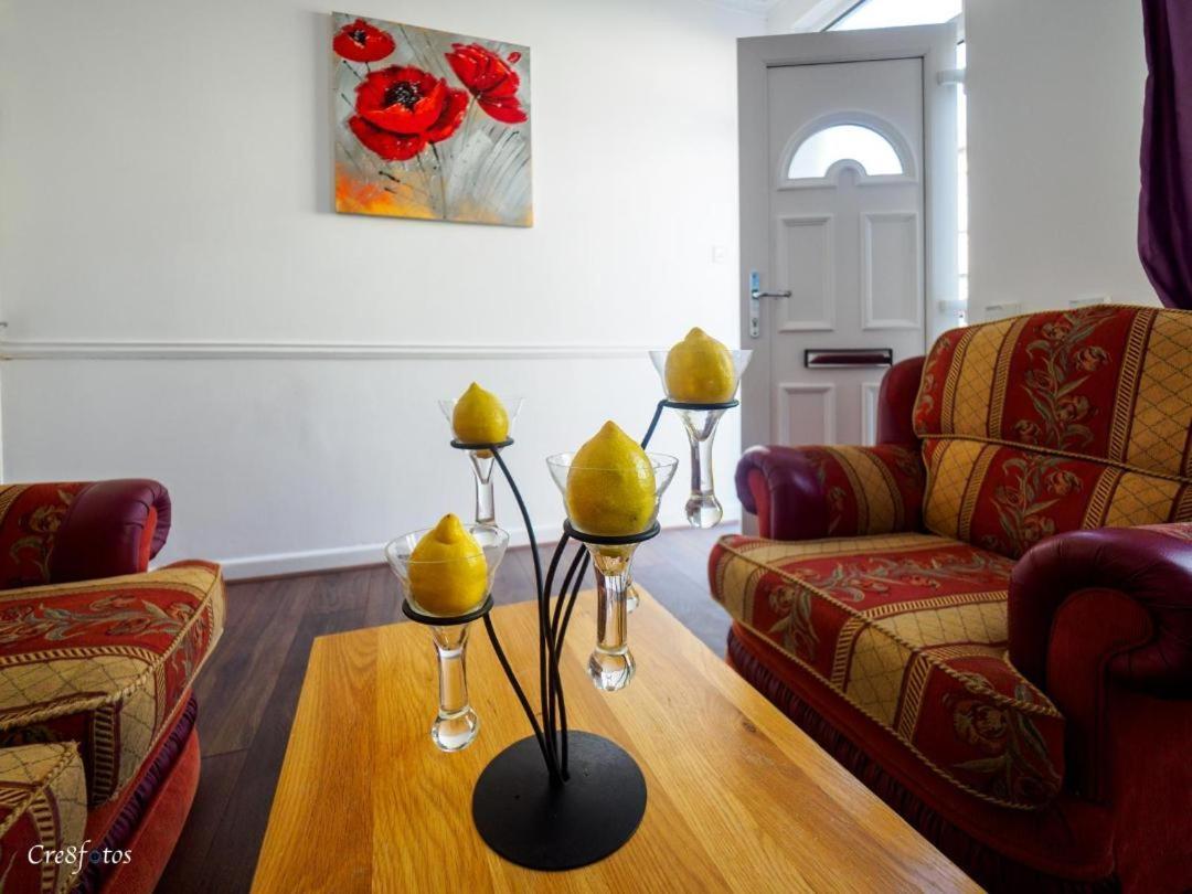 Stoke-on-Trent 12 Cornwallis Lodge Family Room 2 מראה חיצוני תמונה