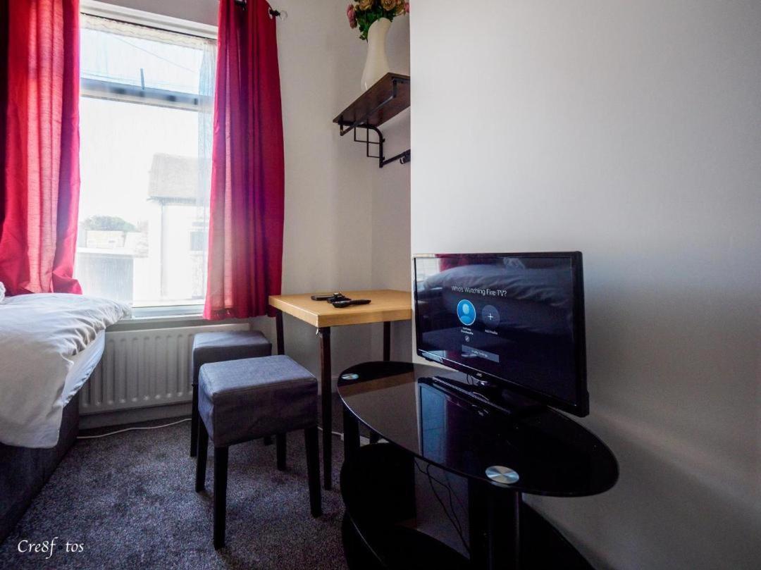 Stoke-on-Trent 12 Cornwallis Lodge Family Room 2 מראה חיצוני תמונה