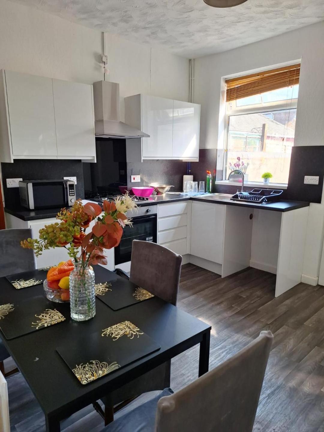Stoke-on-Trent 12 Cornwallis Lodge Family Room 2 מראה חיצוני תמונה